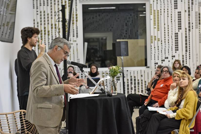 Laurent ROTURIER, directeur régional de la DRAC Île-de-France, Céline POULIN, directrice du Fonds régional d’art contemporain (FRAC) Île-de-France), Béatrice LE COUTURIER, présidente du Fonds régional d’art contemporain (FRAC) Île-de-France et Noëllie ROUSSEL, conseillère arts visuels à la DRAC lors de la Journée professionnelle annuelle du 15 novembre 2024 - TRAM FRAC IDF © Ph. Lebruman 2024TRAM FRAC IDF © Ph. Lebruman