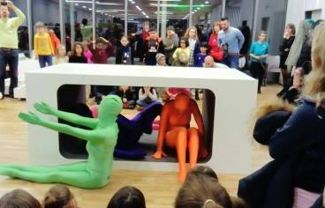 Les danseurs investissent la bilbliothèque Marguerite Yourcenar à Lyon lors de la Nuit de la lecture 2018      - 