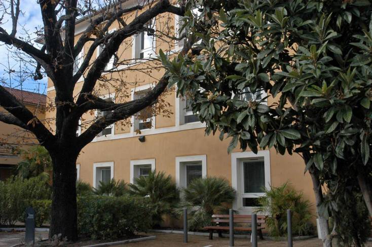 Extension à la gauche du bâtiment principal