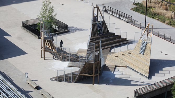 Installation de Mathieu Herbelin sur la dalle de la Grand'Mare, Rouen